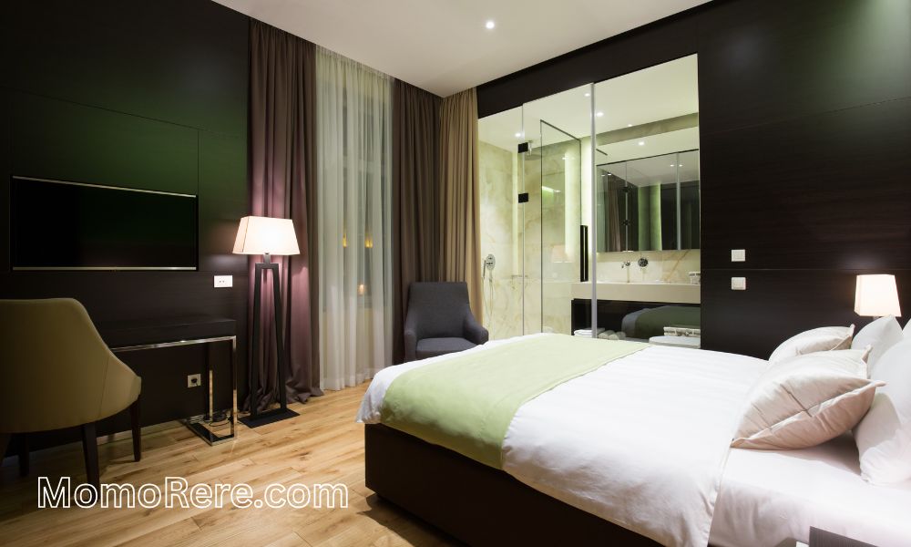 RedDoorz Plus Dekat Dunia Fantasi Ancol: Menginap Nyaman & Strategis